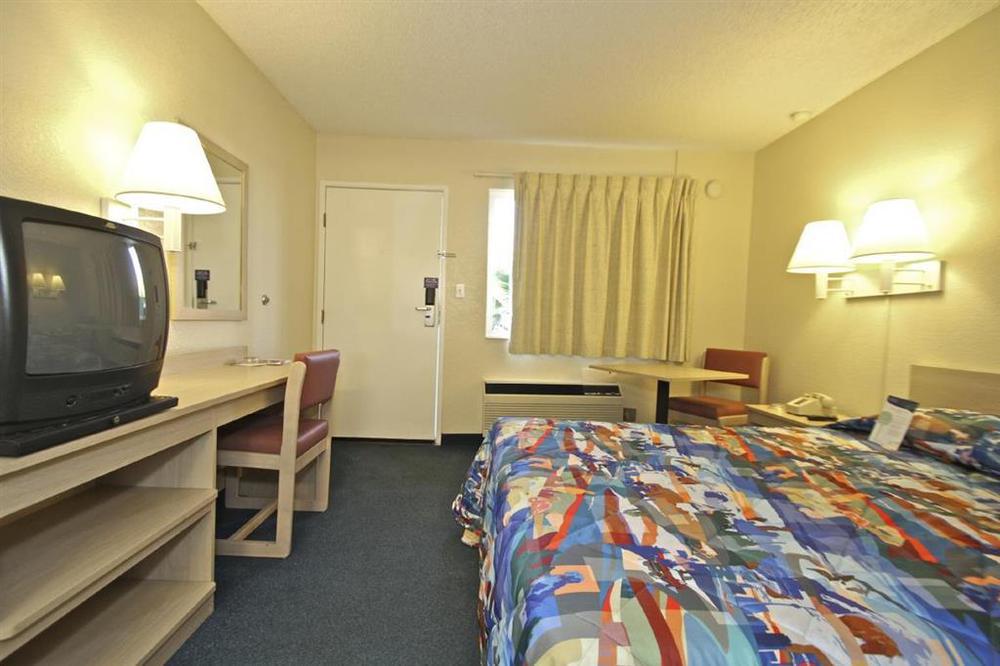 Motel 6-Fresno, Ca - Blackstone South Room photo